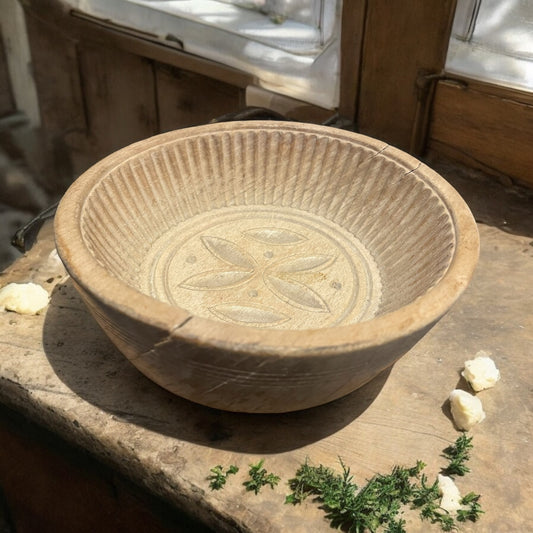 Stampo circolare per burro, primo ‘900, legno, zone Alpine