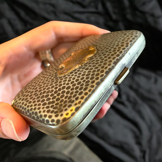 Porta sigarette argentato con monogramma anni 40, con quattro bottoni smaltati primo novecento