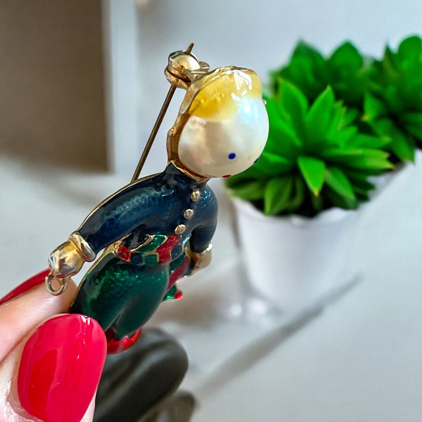 Spilla anni ‘60 metallo dorato smaltato