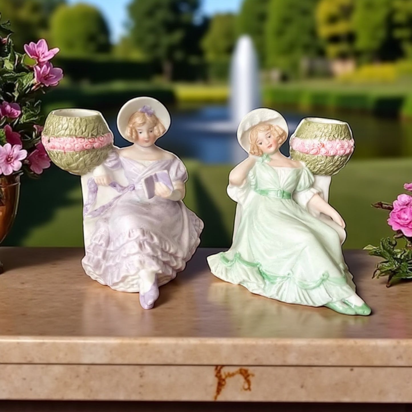 Coppia bouqueteries dame in biscuit smaltato ca anni ‘50
