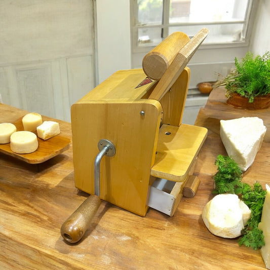 Antica grattugia per pane a manovella Lariana anni 50