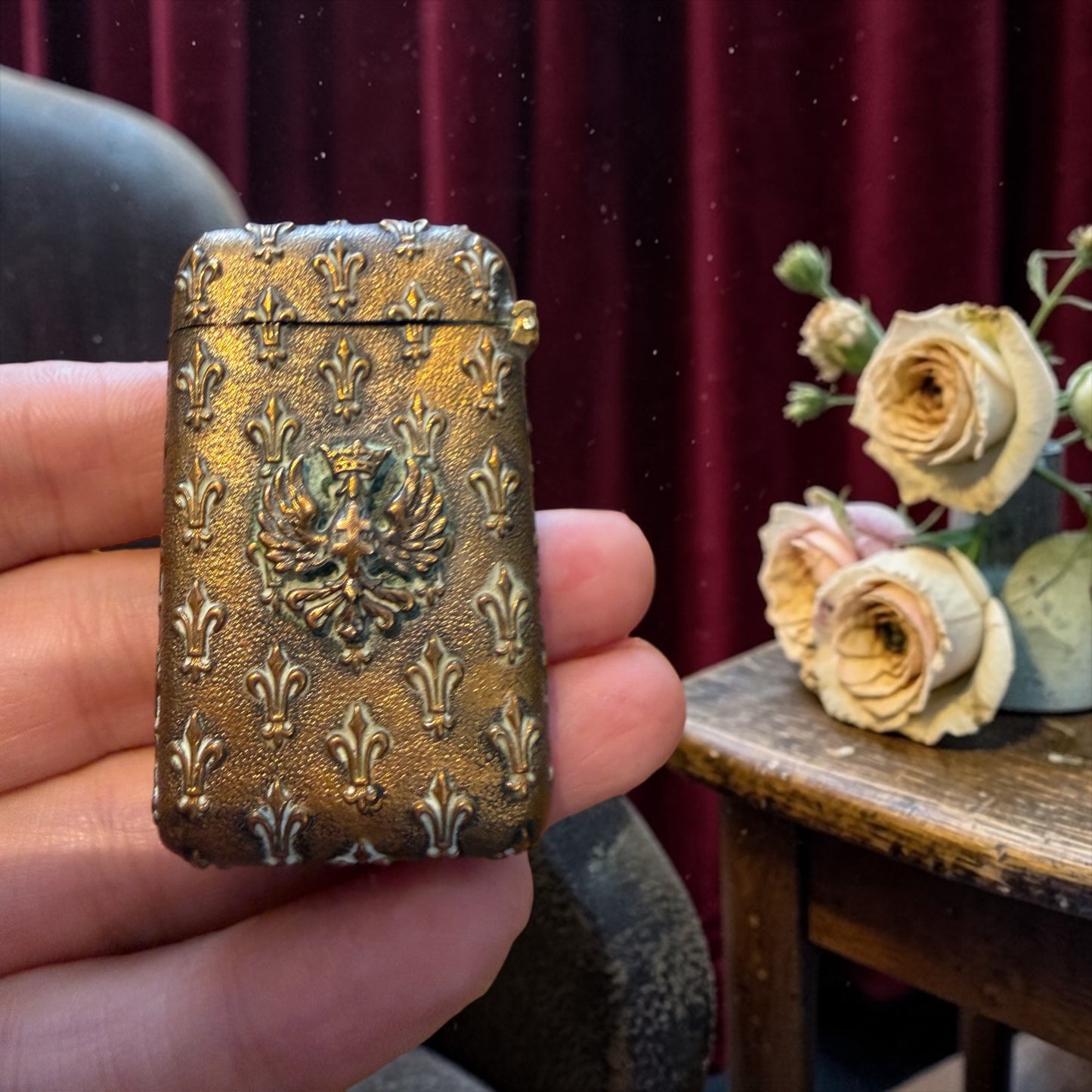 Vesta case con giglio e aquila coronata bicipite, impero Austro-Ungarico ca primi ‘900