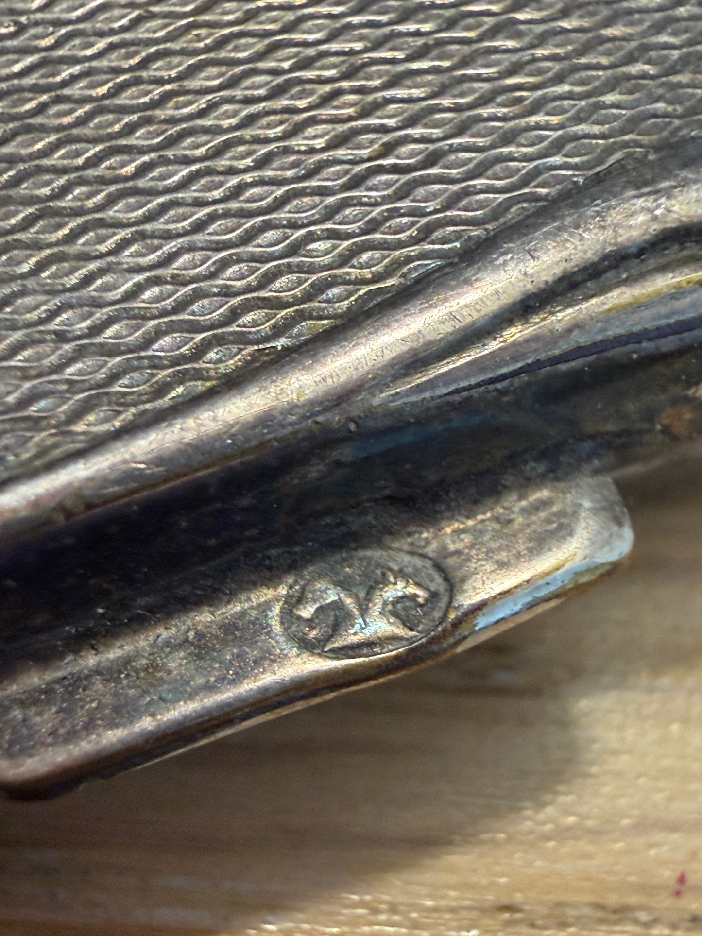 Antico porta cipria placcato argento con piumino d’epoca