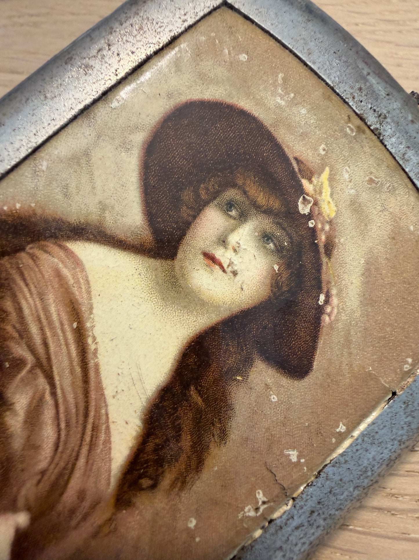 Portasigarette da tasca con ritratto di donna, tardo Liberty, anni ‘30 ca