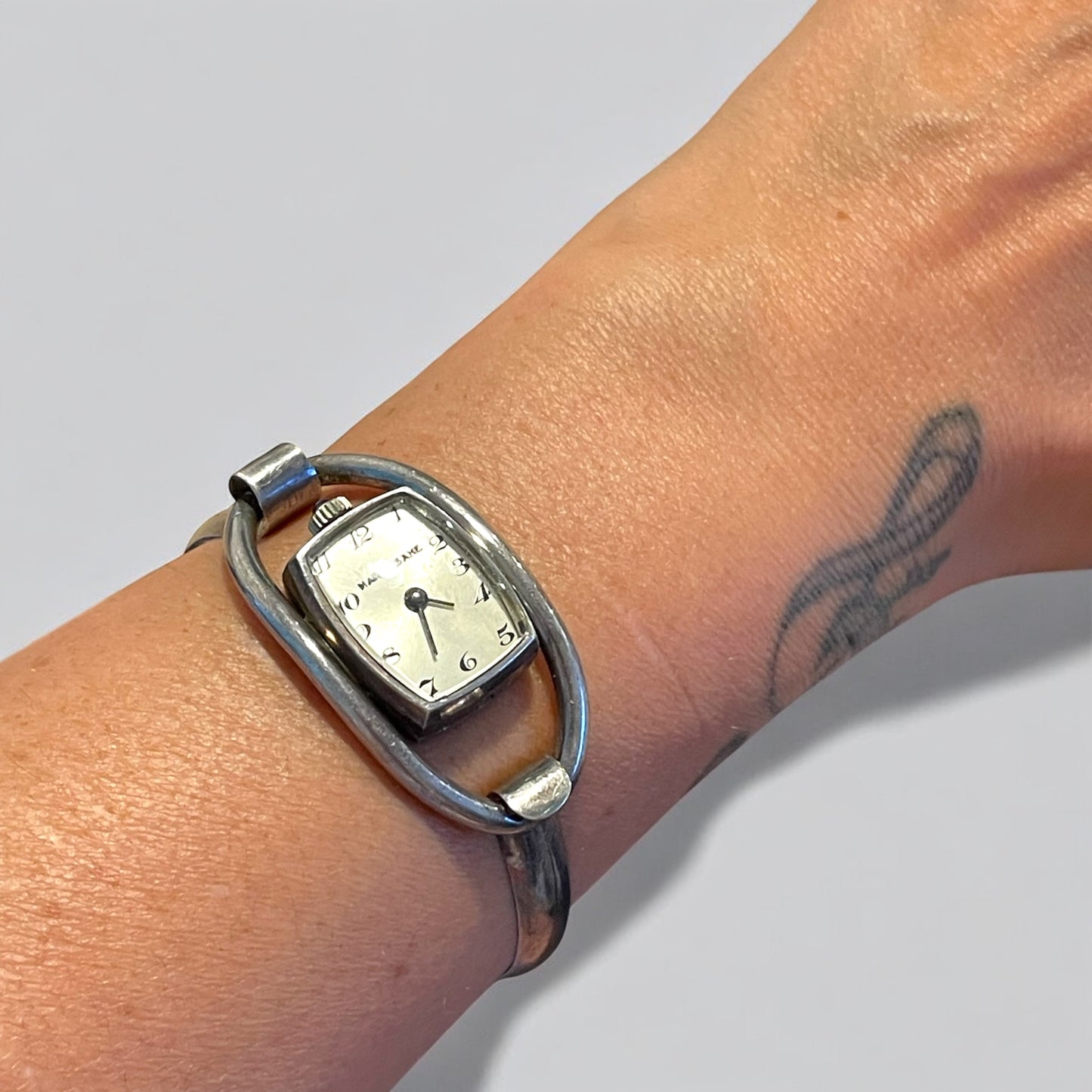 Orologio Marquisane meccanico in argento massiccio, anni ‘40