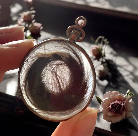 Medaglione da lutto gioiello vittoriano con capelli