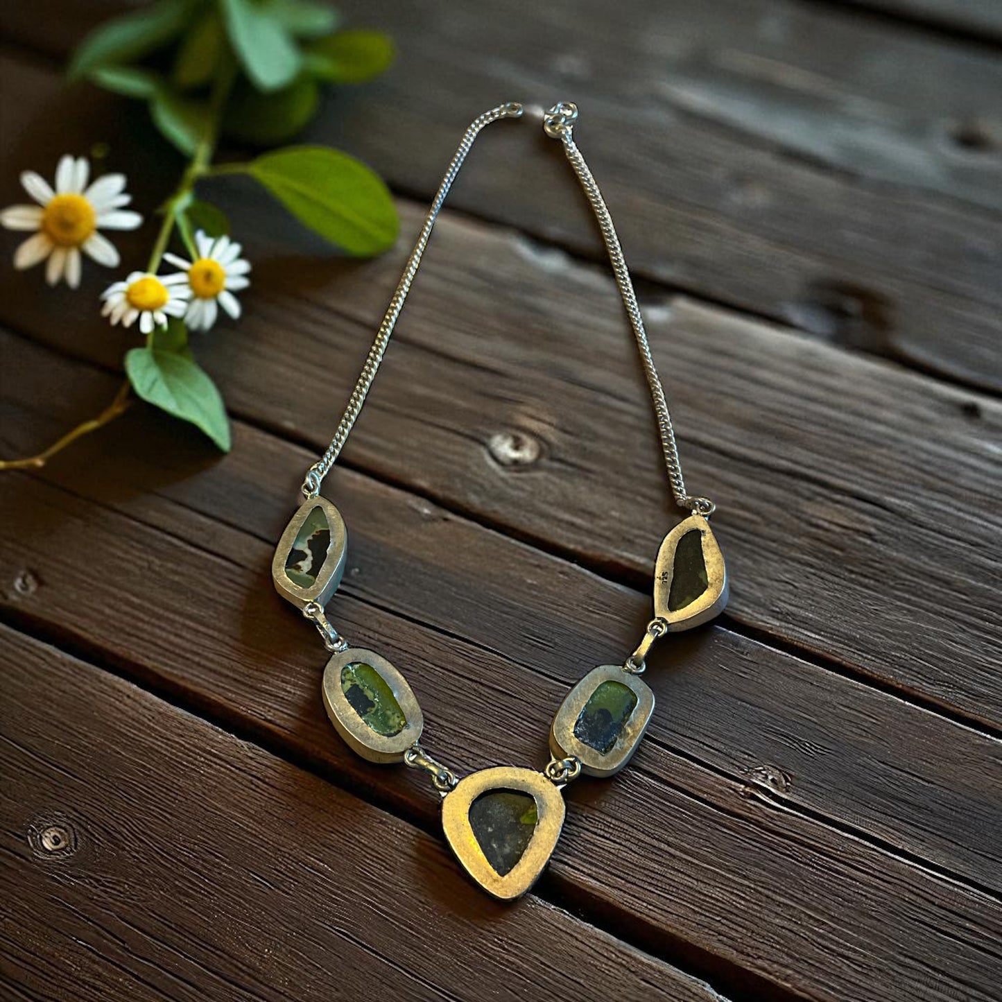 Collana vintage placcata argento con drusa verde