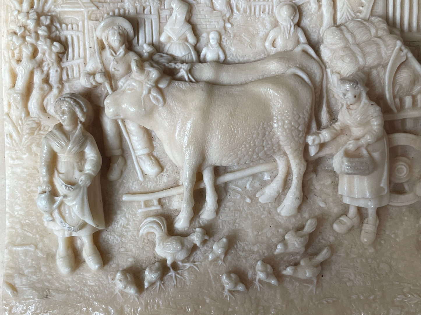Placca con scena rurale in pietra calcarea, in cornice lignea, tardo ‘800, provenienza fiamminga