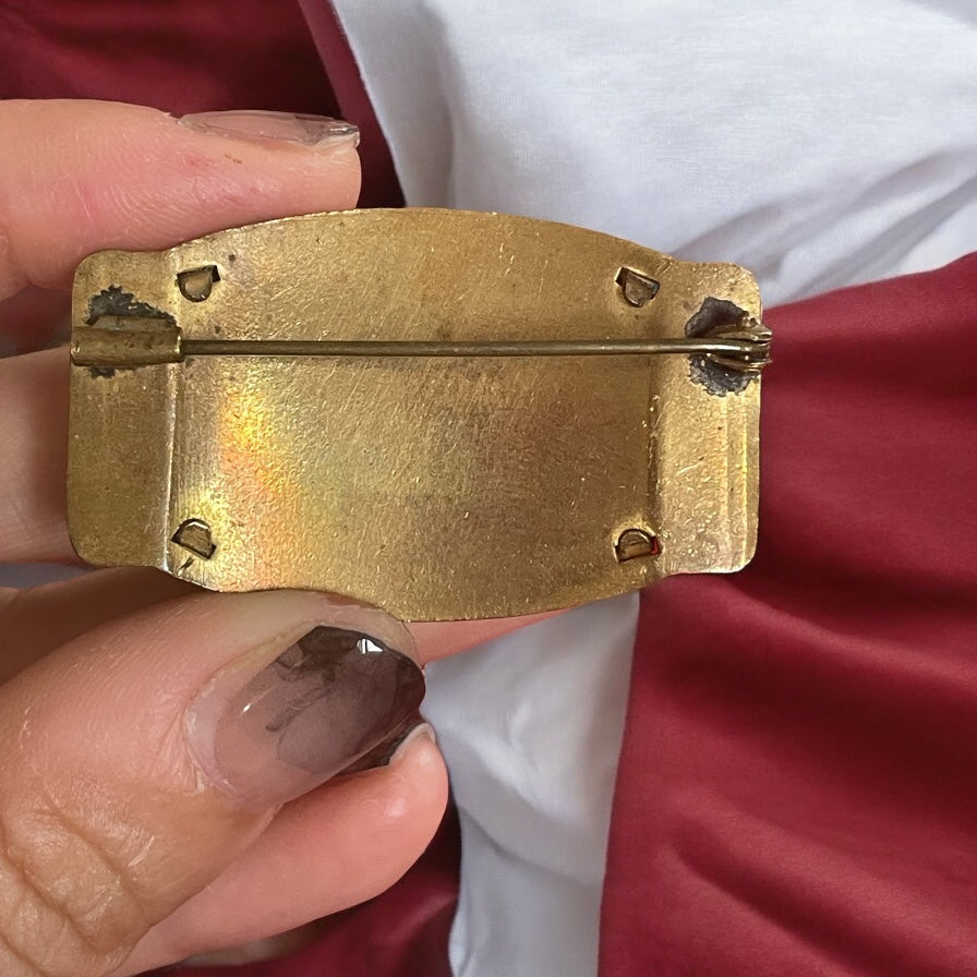 Spilla anni ‘40 con ceramica e cervo in rilievo