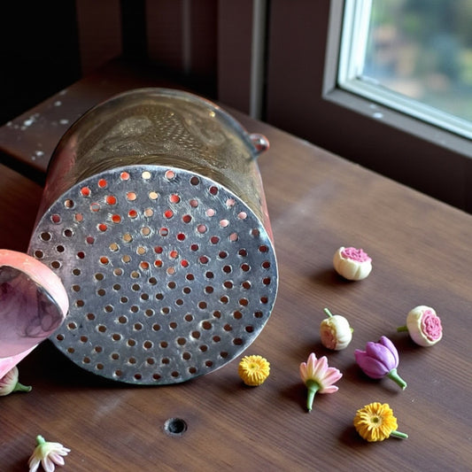 Antico filtro colino da tè con fenice orientale in argento, primo ‘900