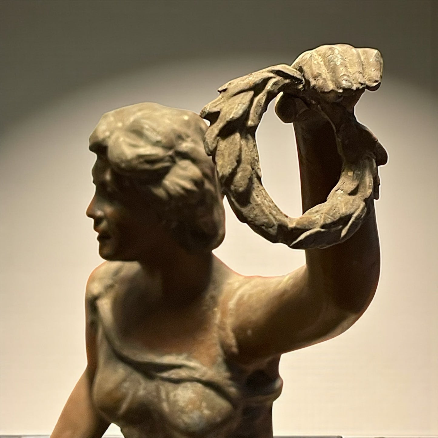 Statua femminile liberty allegorica in lega (prob. spelter) 47 cm.