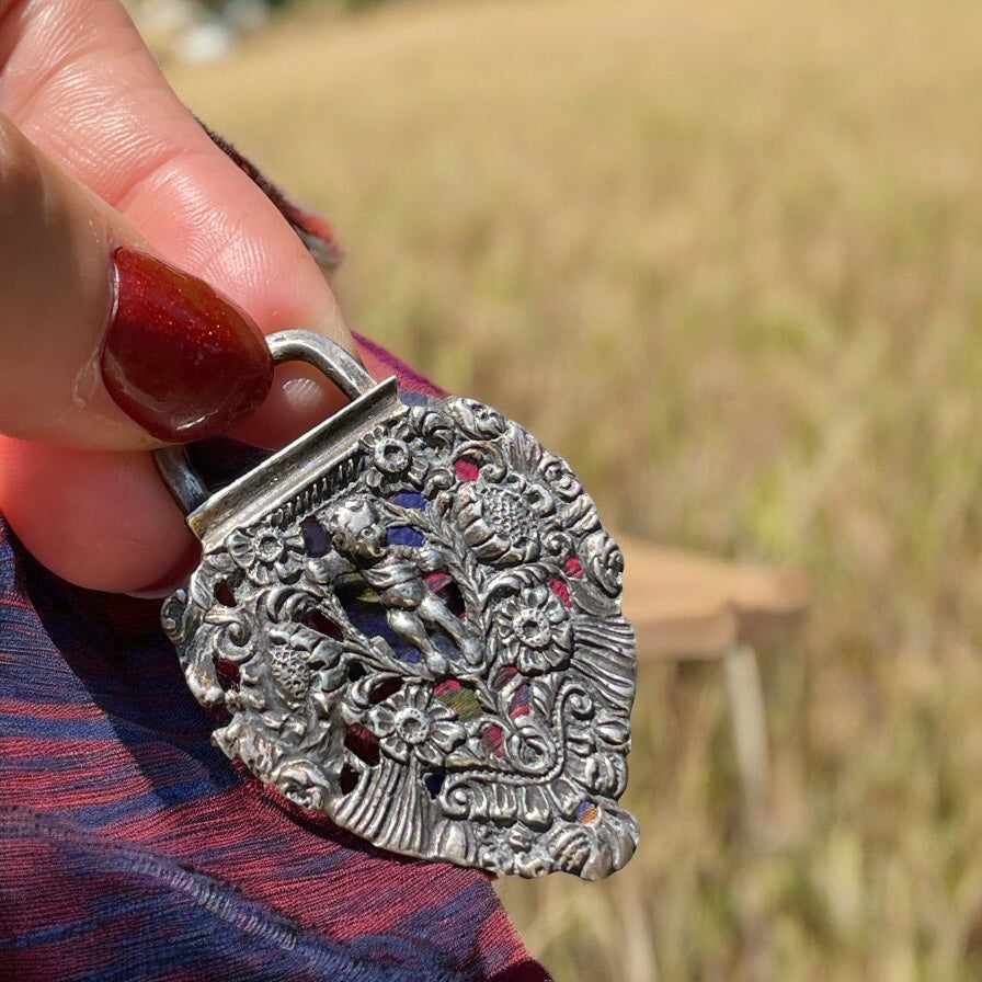 Ciondolo pendente in argento 800 con cherubino, ca anni ‘20