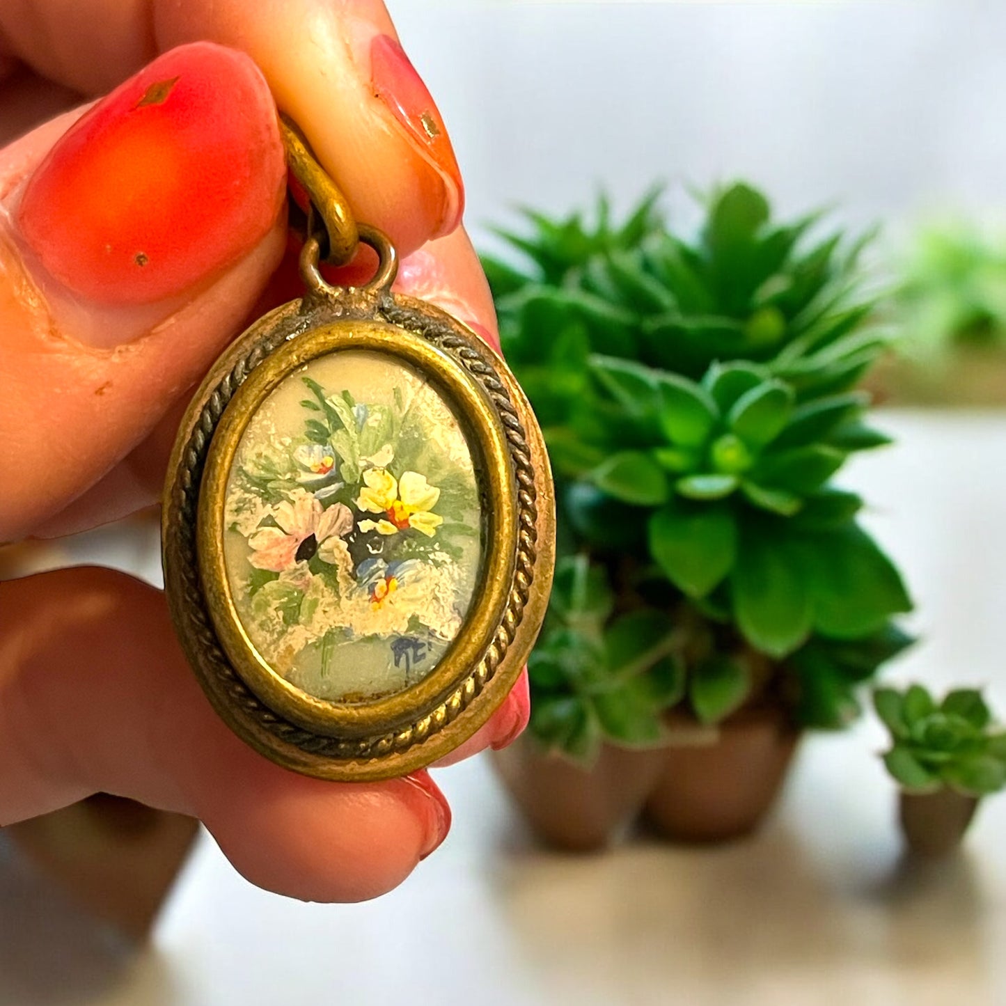 Medaglione con miniatura floreale art Nouveau primo ‘900