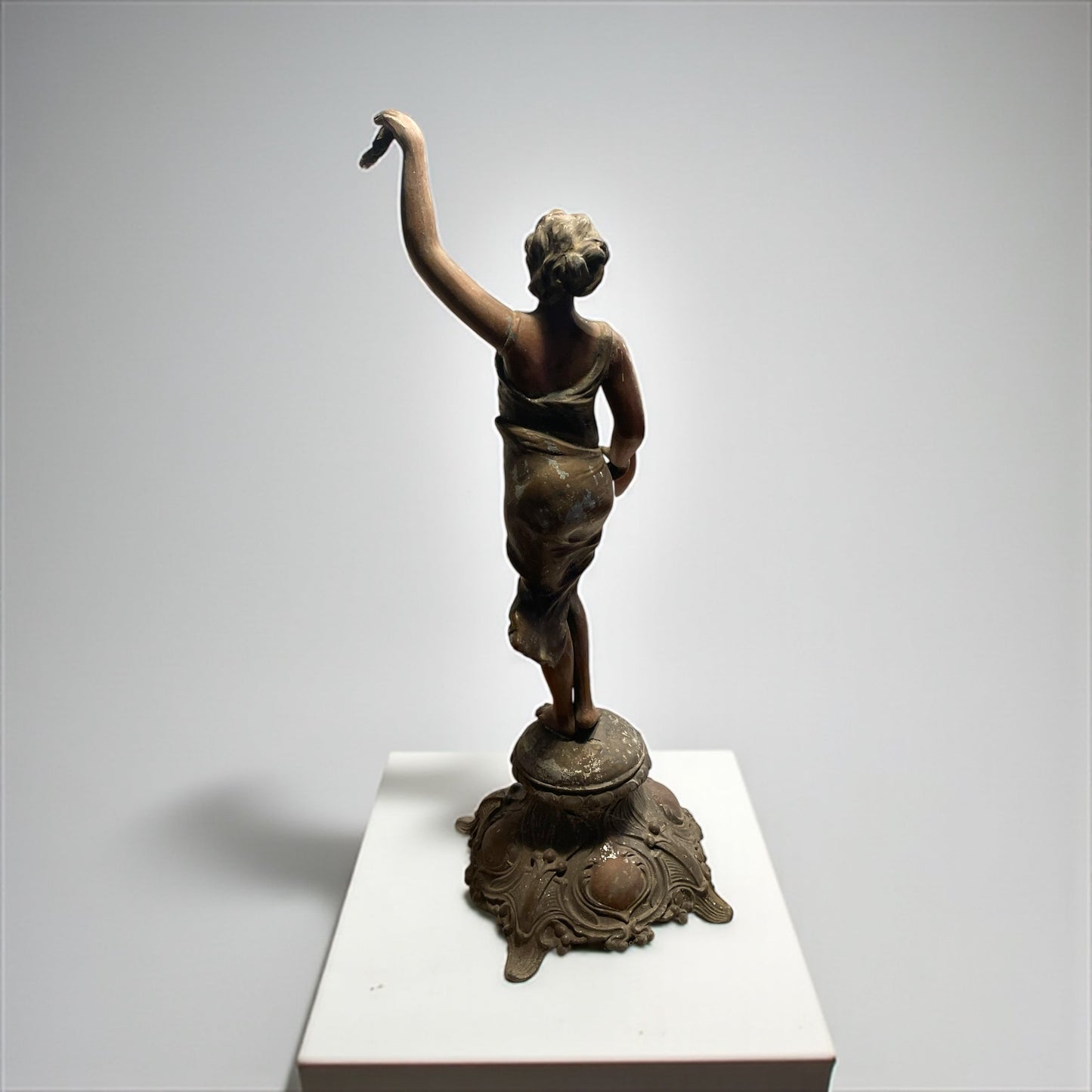 Statua femminile liberty allegorica in lega (prob. spelter) 47 cm.