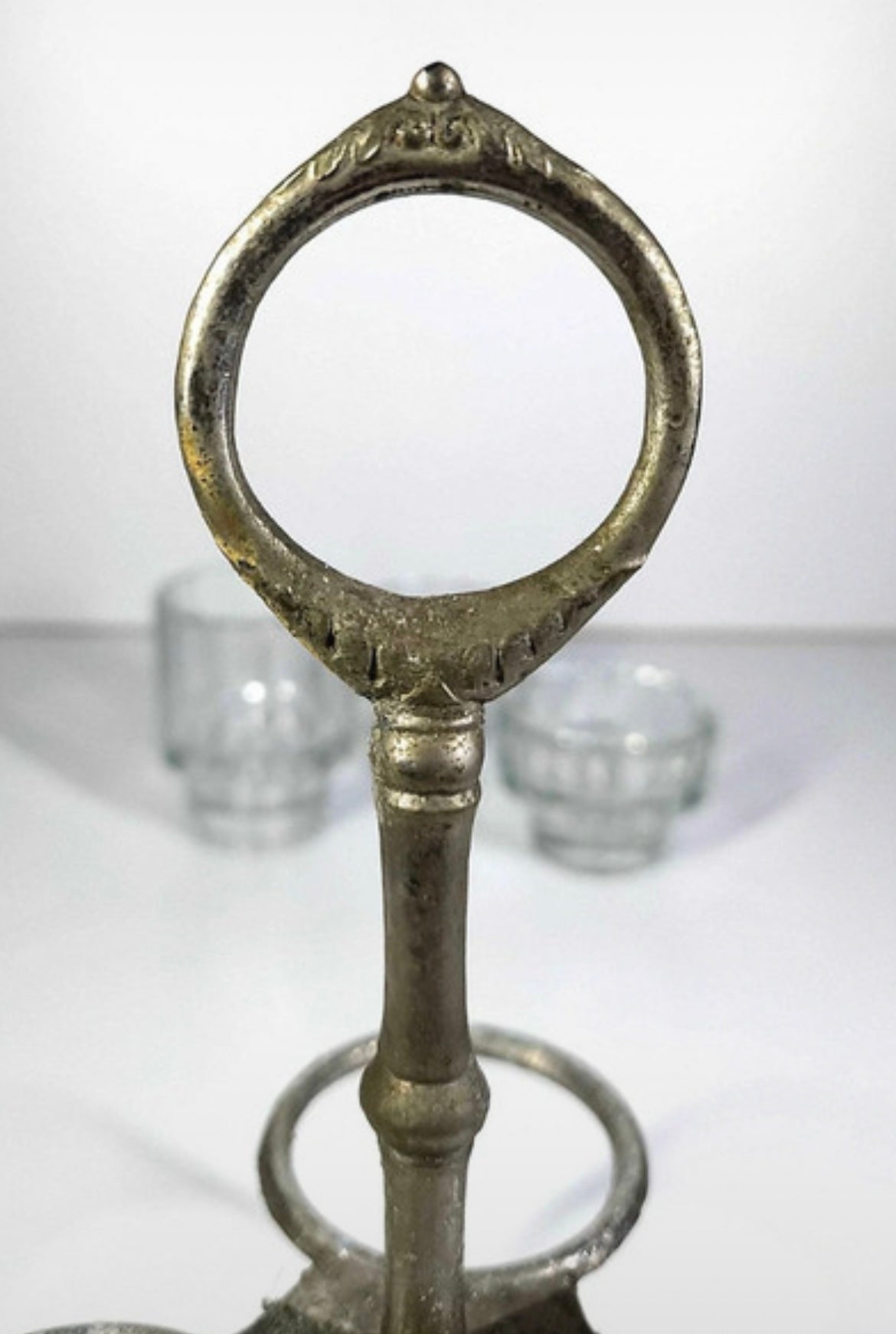 Salsiera o menagère à condiments fluorescente al manganese, 1890 - 1910