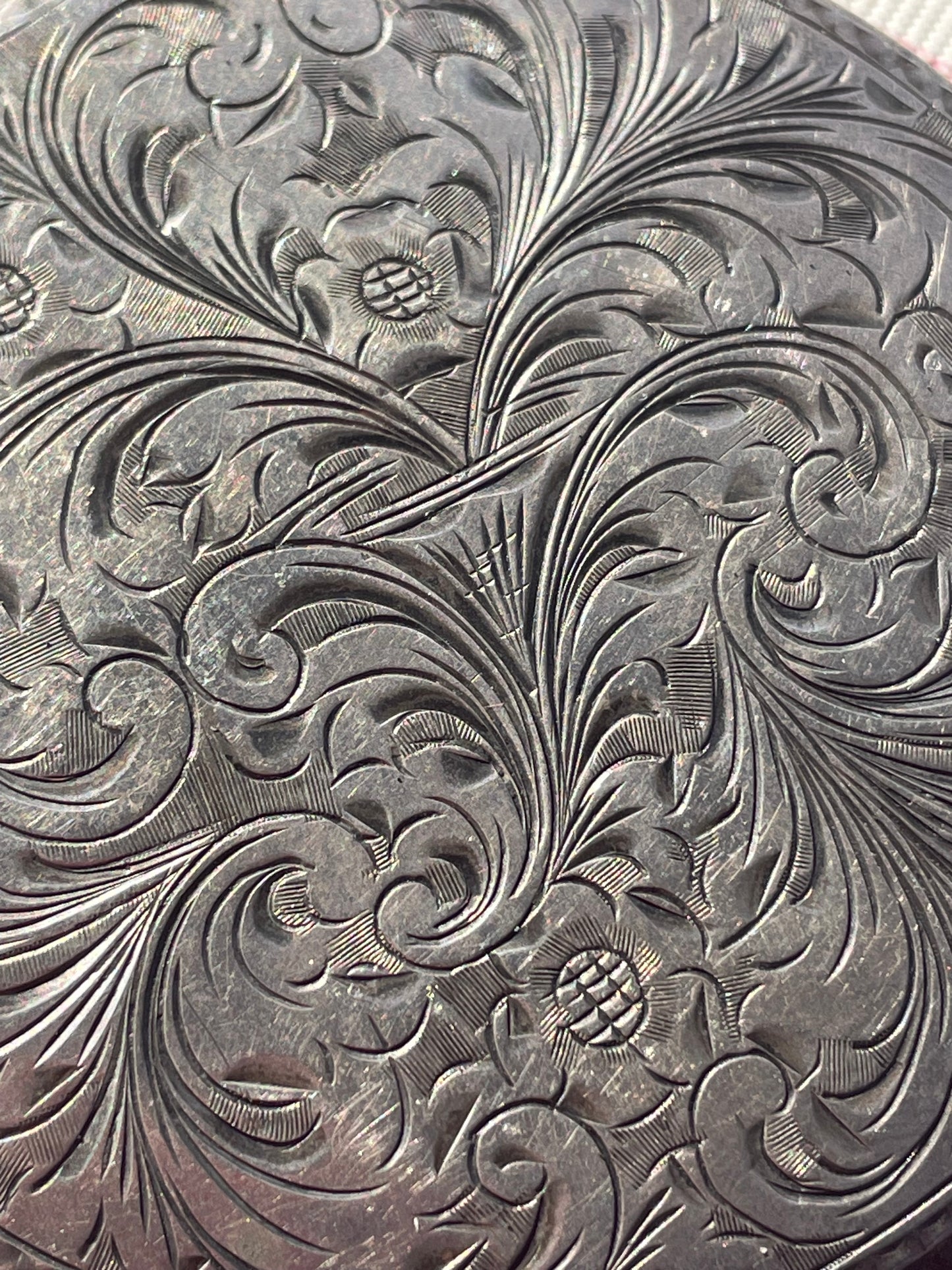 Specchio in argento 800 da toeletta, primo ‘900 finemente cesellato