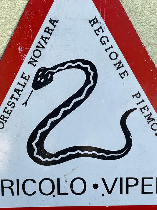 Cartello vintage, pericolo vipere regione Piemonte, arredo industrial