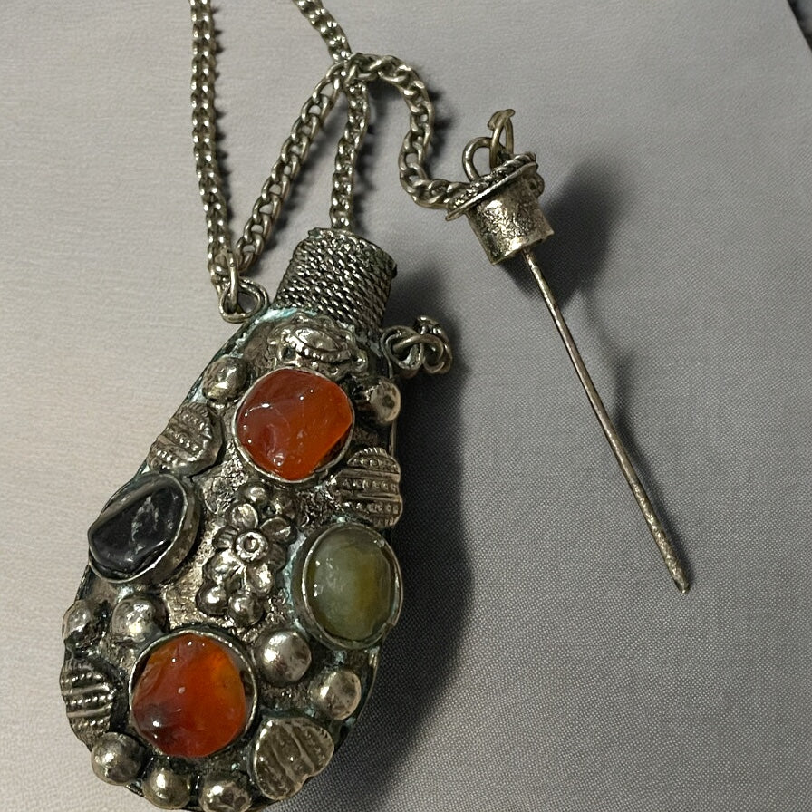 Pendente e collana porta profumo tibetano vintage