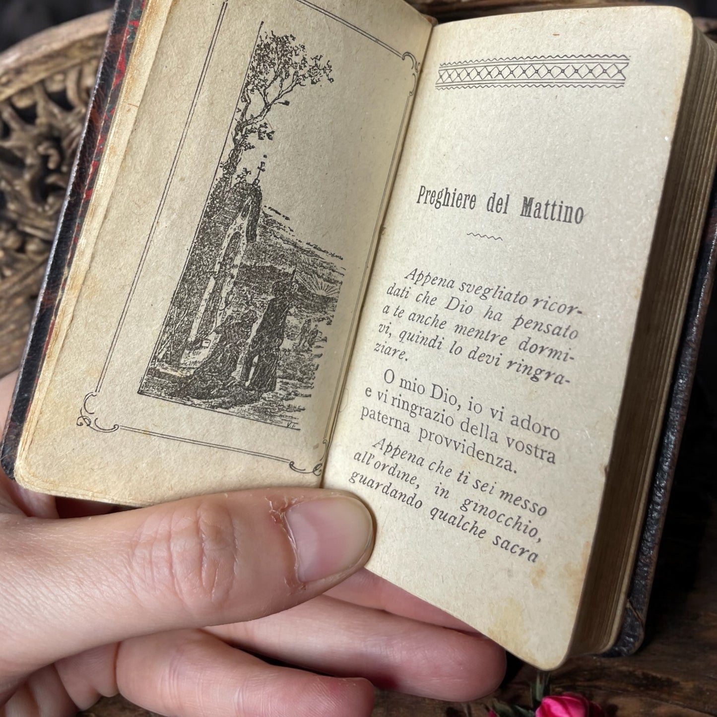 Antico libretto devozionale stampato in Milano, 1902, copertina con fregi dorati