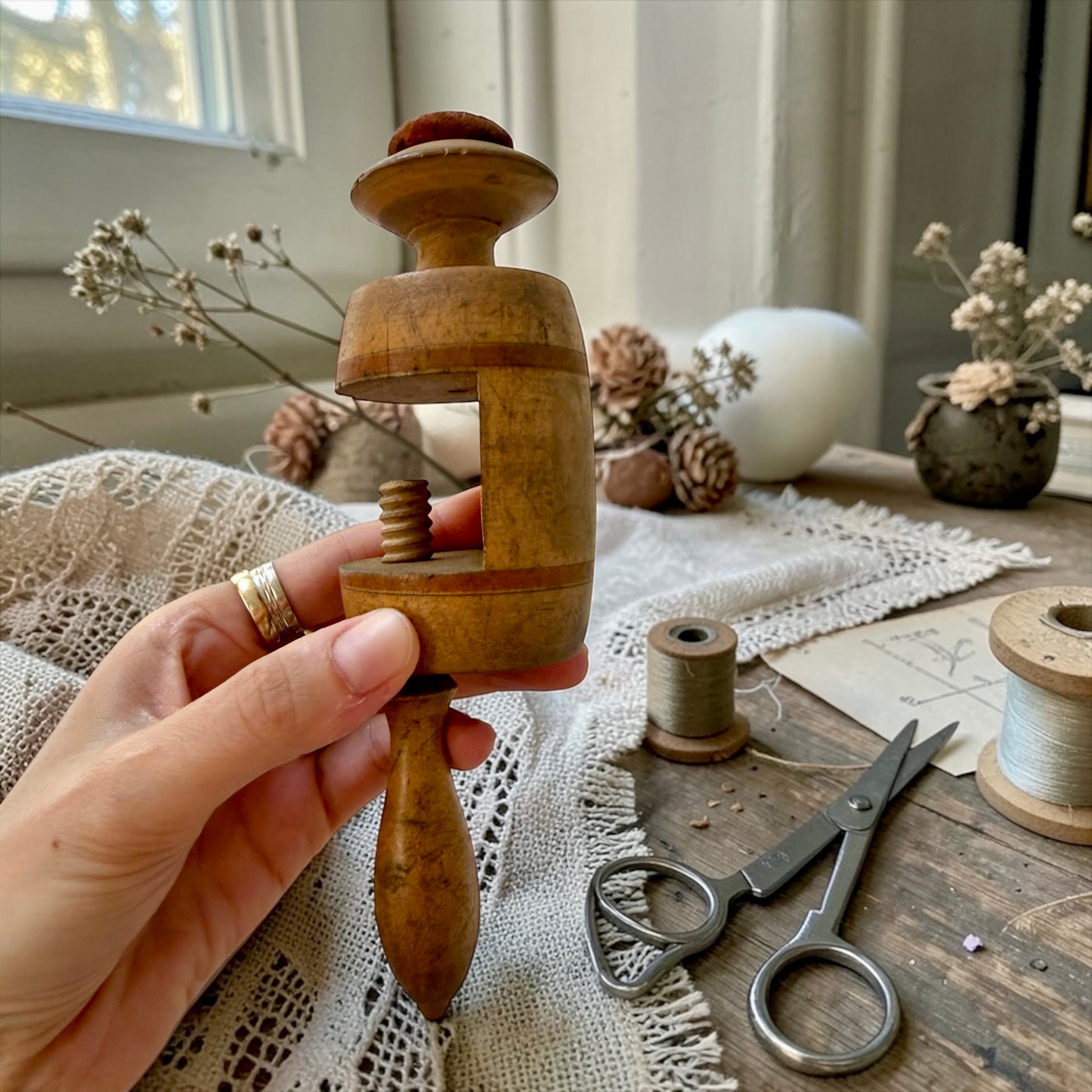 Antico pin cushion puntaspilli da tavolo per sarte e modiste, primissimo ‘900