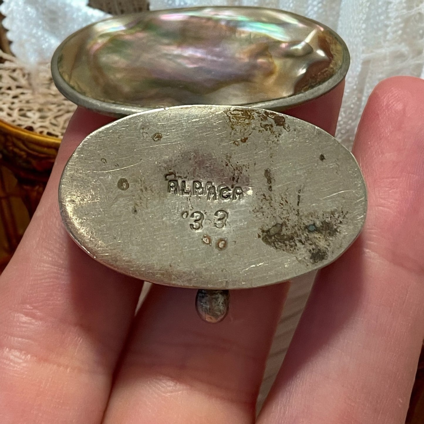 Porta foglie essicate da chatelaine sudamericana, anni 40 ca, alpacca e madreperla