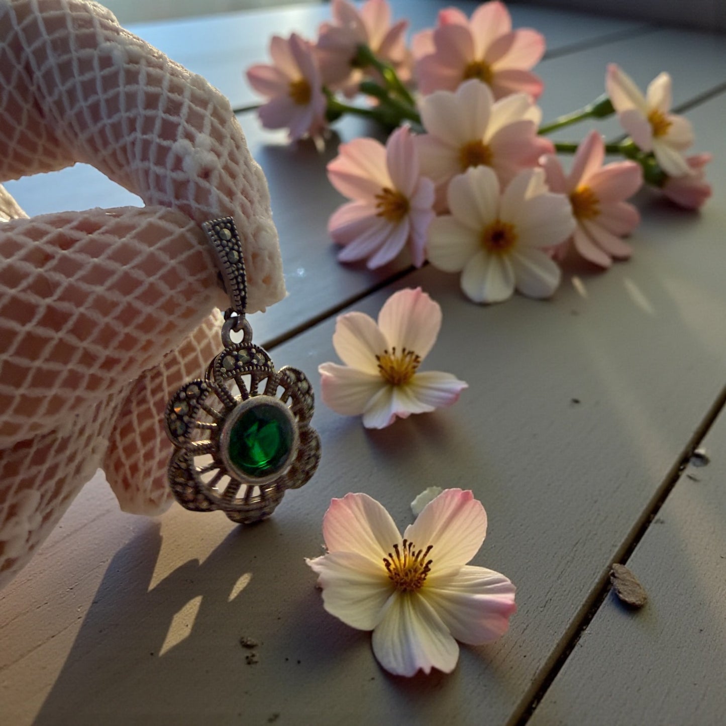 Pendente ciondolo gioiello in argento e marcasiti con cabochon verde