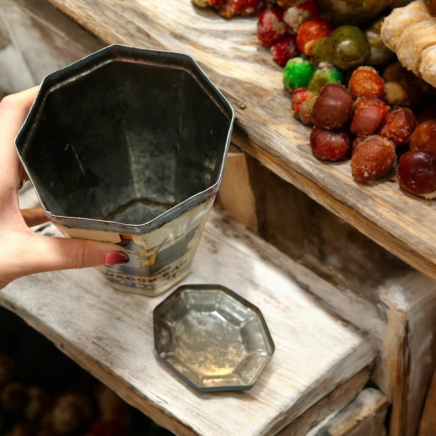 Scatola pubblicitaria in latta tedesca a chiosco anni 70
