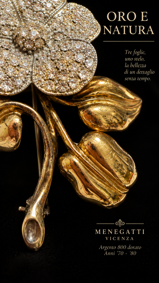 Splendida spilla a guisa di fiore in argento vermeil tempestata di castoni brillanti, II metà ‘900 manifattura vicentina