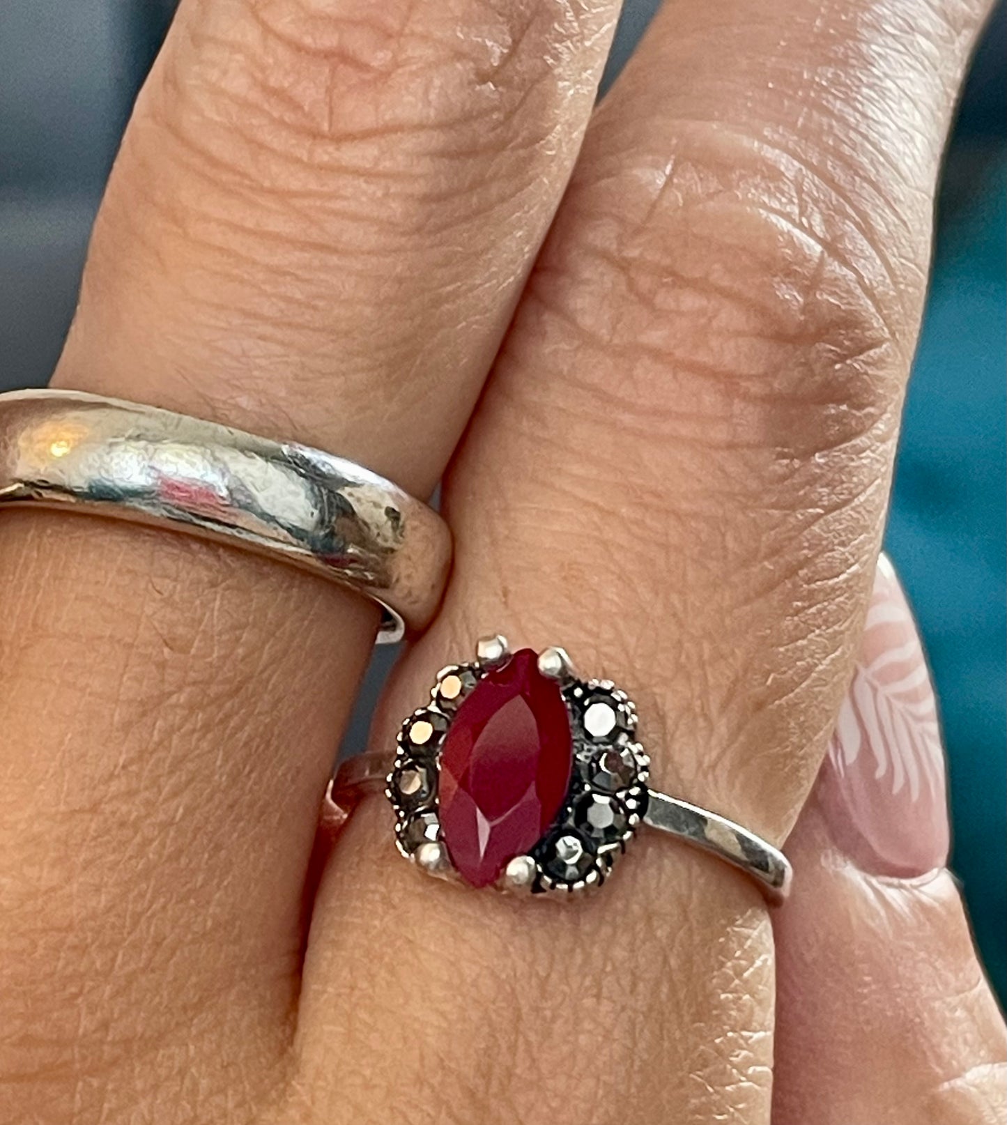 Set anello e pendente coordinato, argento con spinello e marcasiti