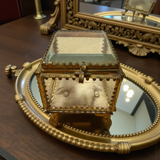 Scrigno portagioie in ottone e vetro bisellato con cuscino seta capitonné