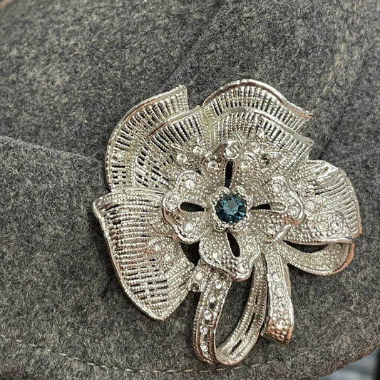 Delizioso cappello cloche anni ‘20 rivisitato da stilista