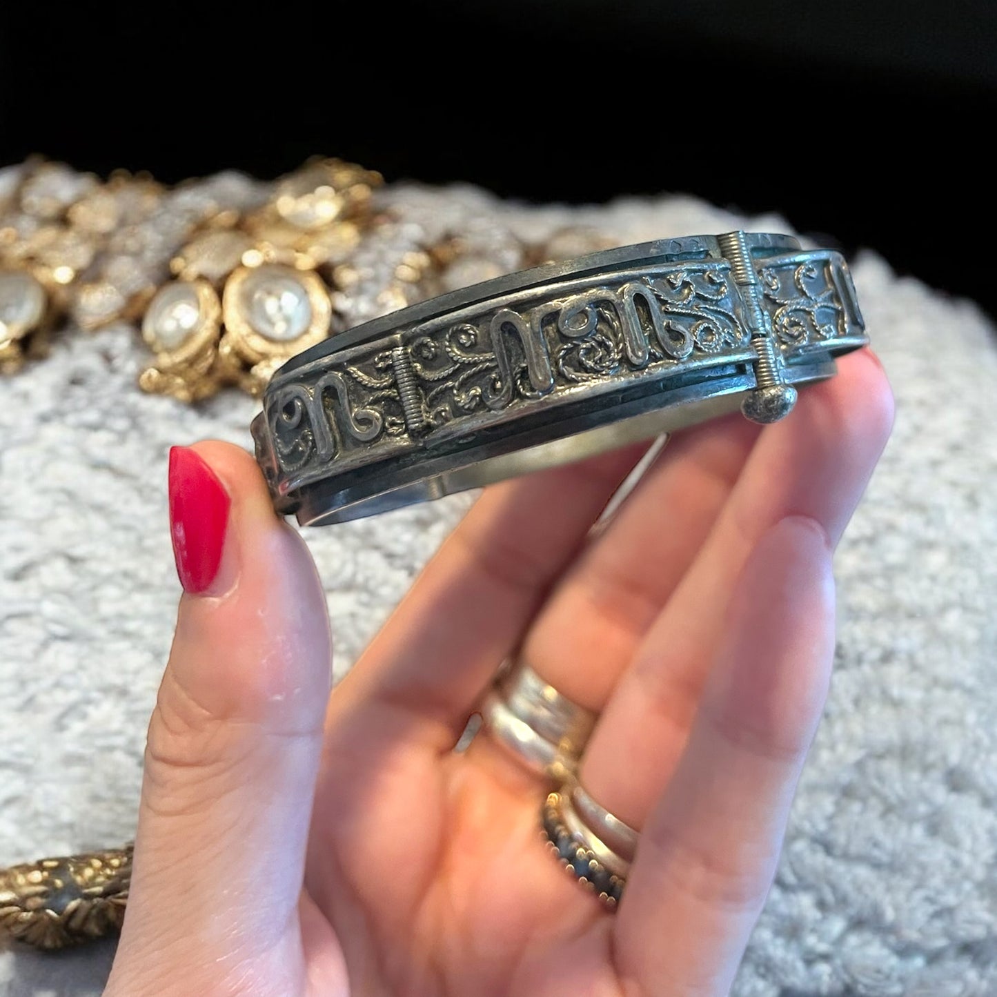 Antico bracciale in argento con mantra, prob. origine Tibet