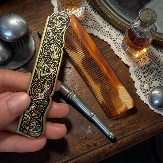 Pettine da taschino con custodia decorata, anni ‘50-‘60 per capelli, barba e baffi
