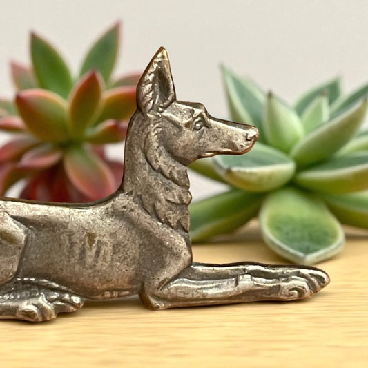 Antica spilla in lega rappresentante un levriero, ca anni ‘30-‘40