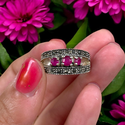 Anello argento 925 con radici di rubino e marcassiti, anni ‘50