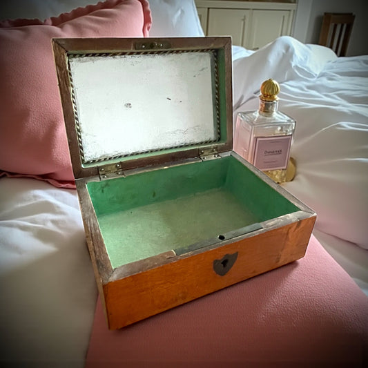 Cofanetto scatola porta gioie fine ‘800 con specchio e rivestimento in verde arsenicale