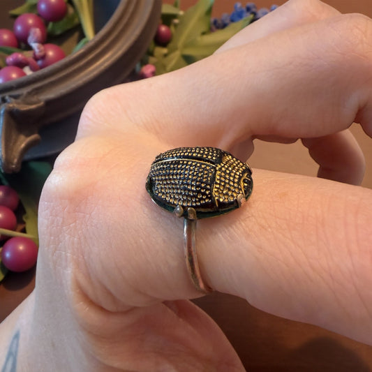 Anello raro vittoriano con scarabeo placcato in oro