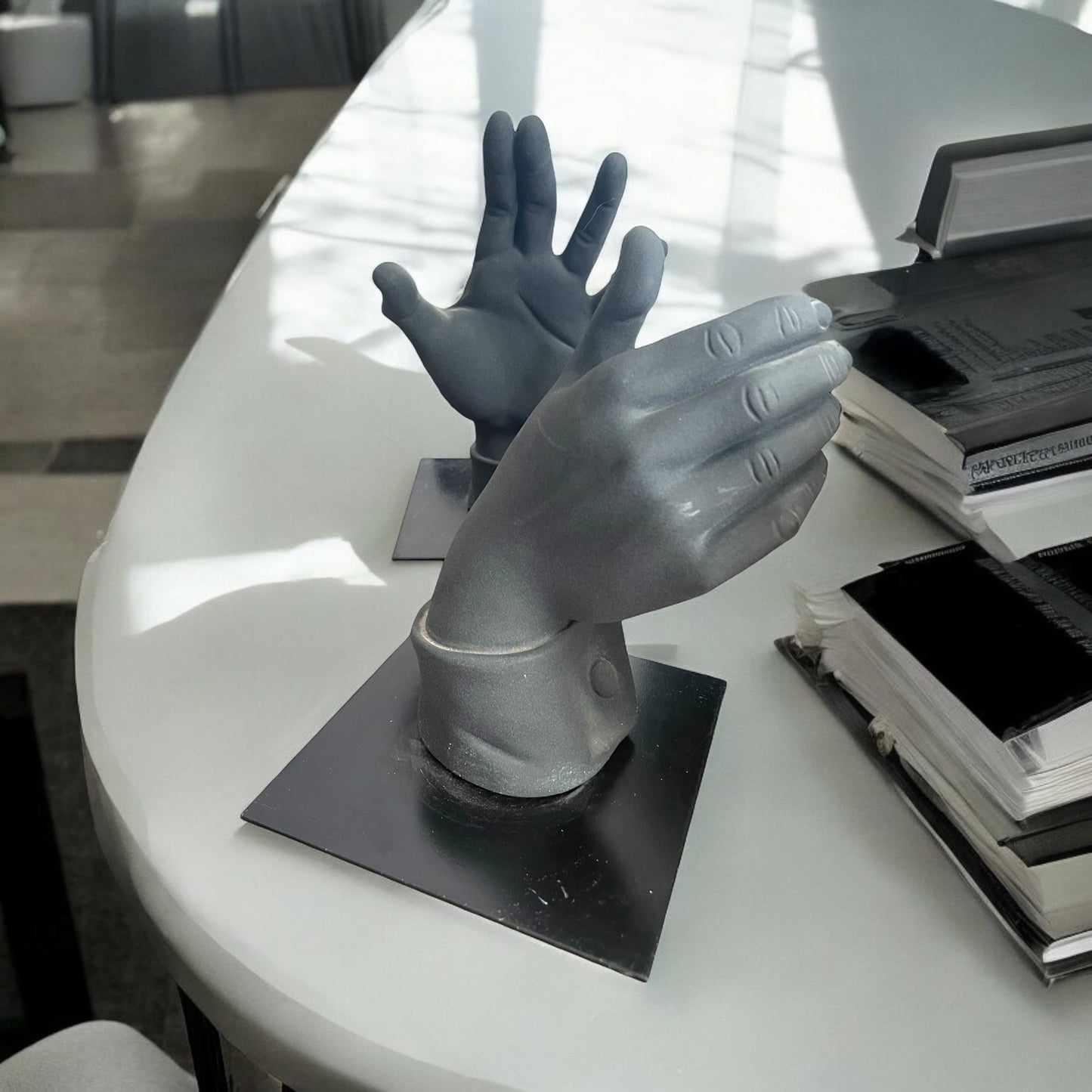 Coppia sculture mani Antartidee design, firmate, 1991