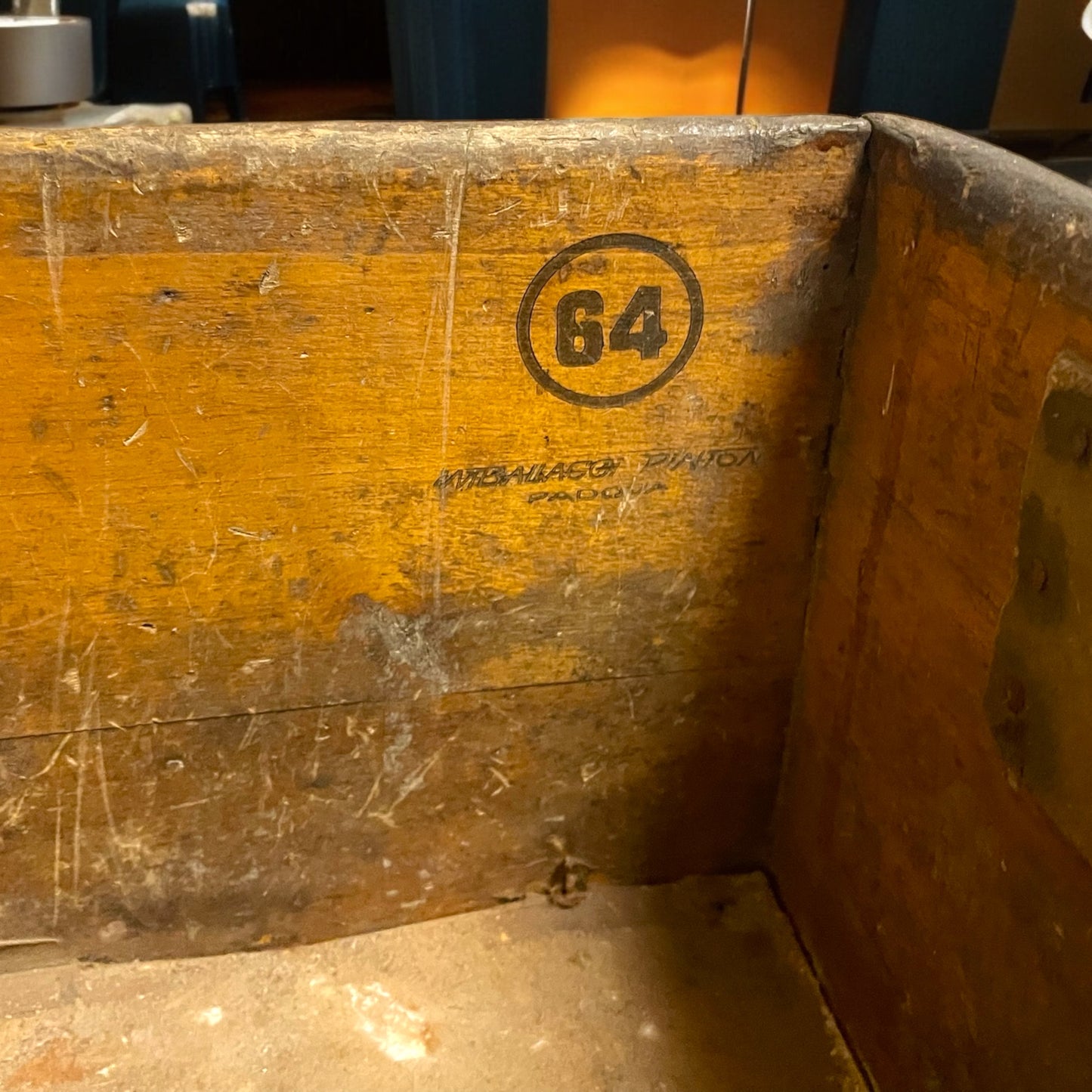 Cassa - tavolino su ruote Birra Pedavena anni ‘60 ca