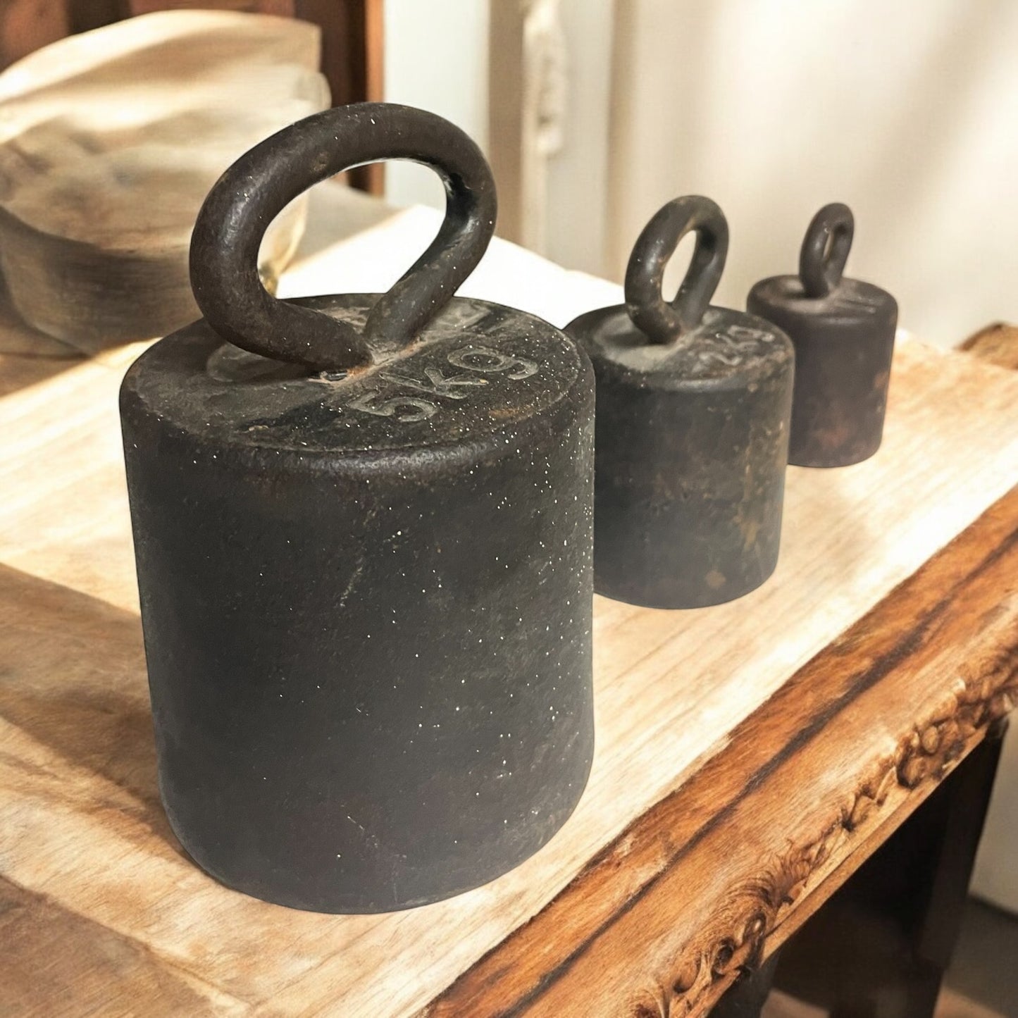 Set di n. 3 pesi antichi 1-2-5 kg da mercato agricolo