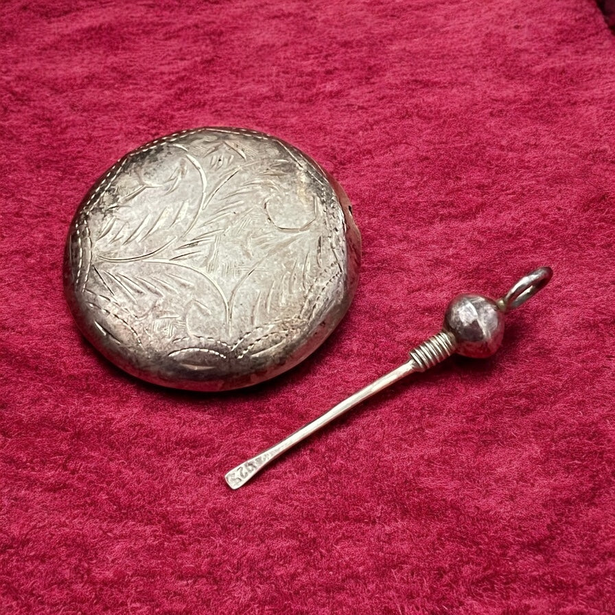 Pendente in argento, porta profumo