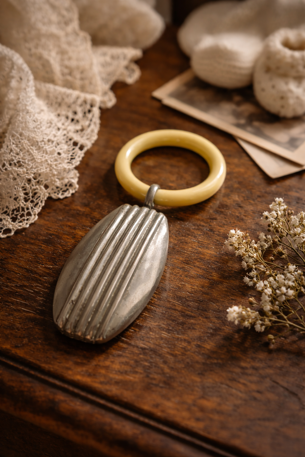 Antico sonaglio da bimbo art Déco con anello dentizione