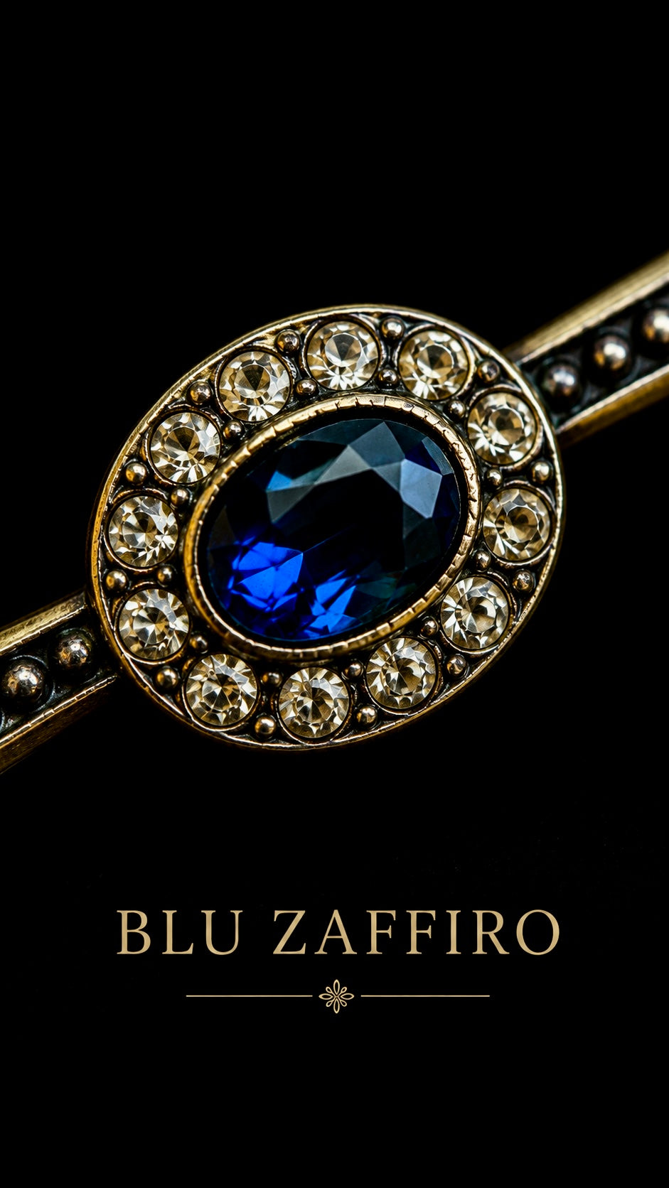 Luminosa parure fine anni ‘40, spilla a barretta e orecchini clip con cristalli e cabochons blu profondo