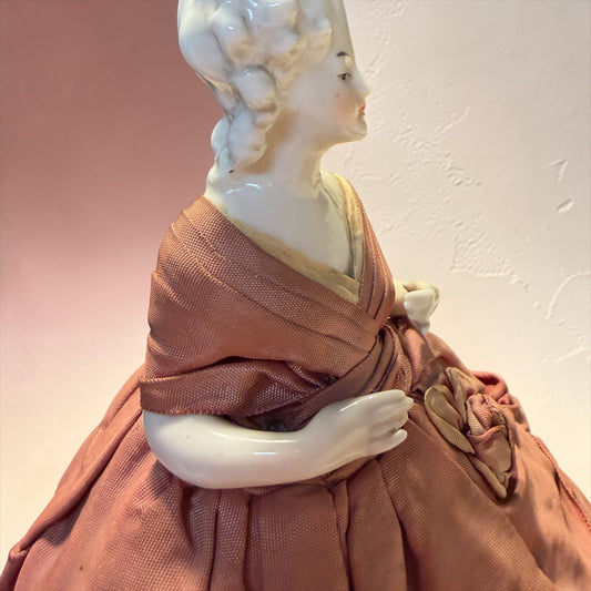 Tea cosy Half doll, bambola copri teiera antica in porcellana e raso