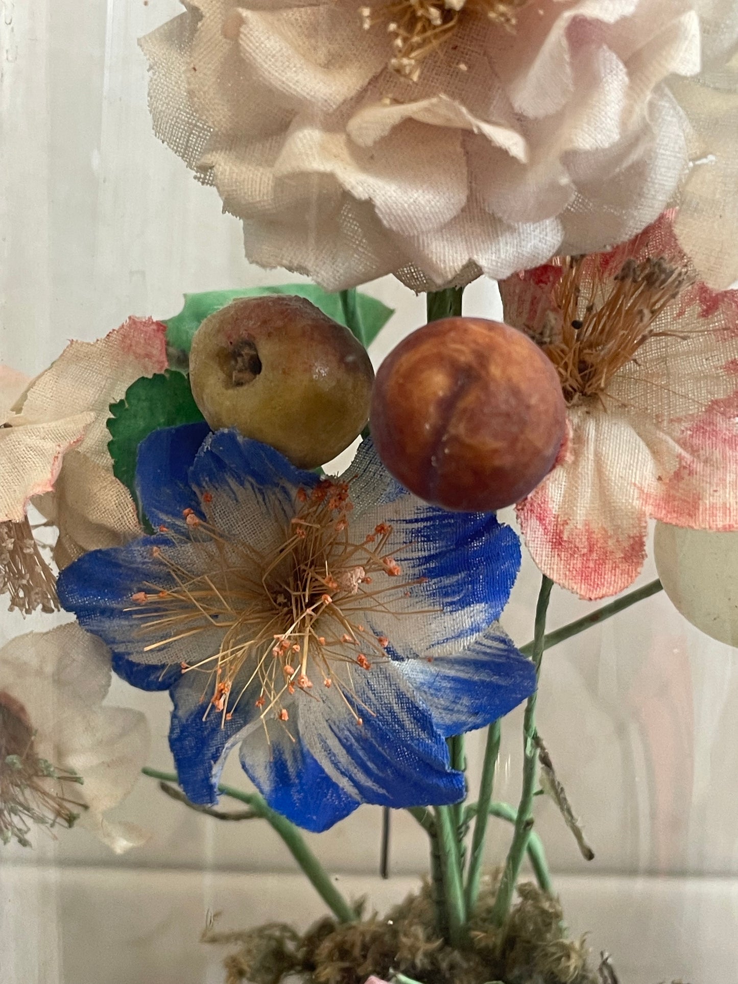 Antica campana in vetro ad memoriam con decorazioni