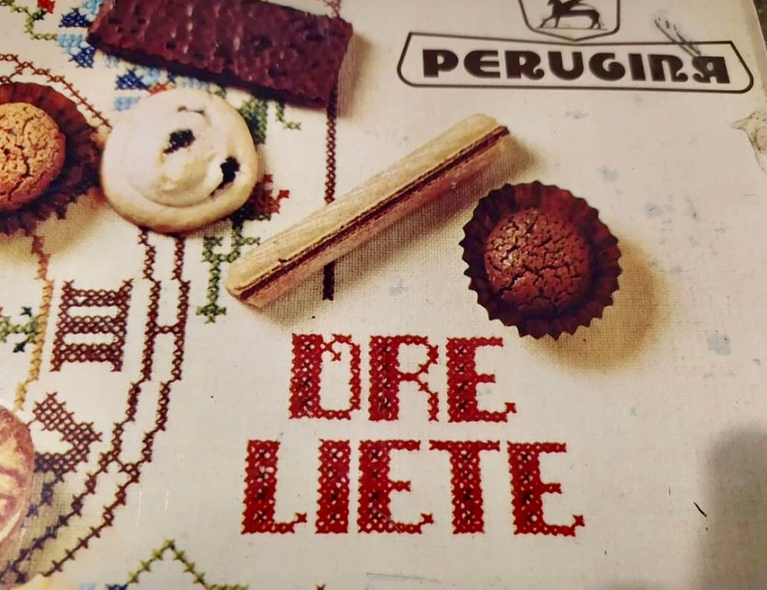 Scatola vintage latta anni ‘70 porta biscotti “Ore Liete” Perugina