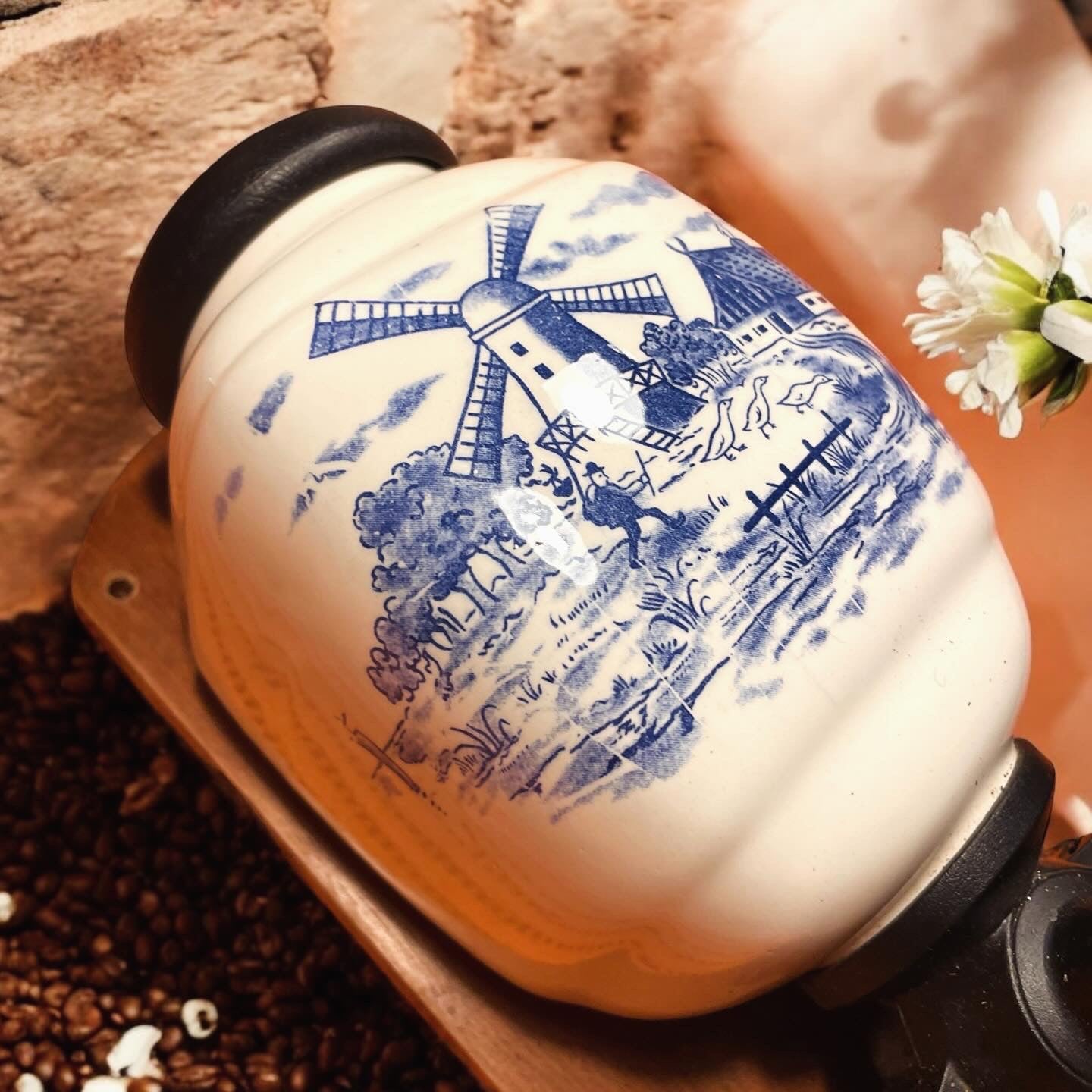 Dutch coffee grinder wall grinder Delft