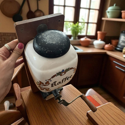 Macina caffè da muro tedesco in ceramica, anni ‘50