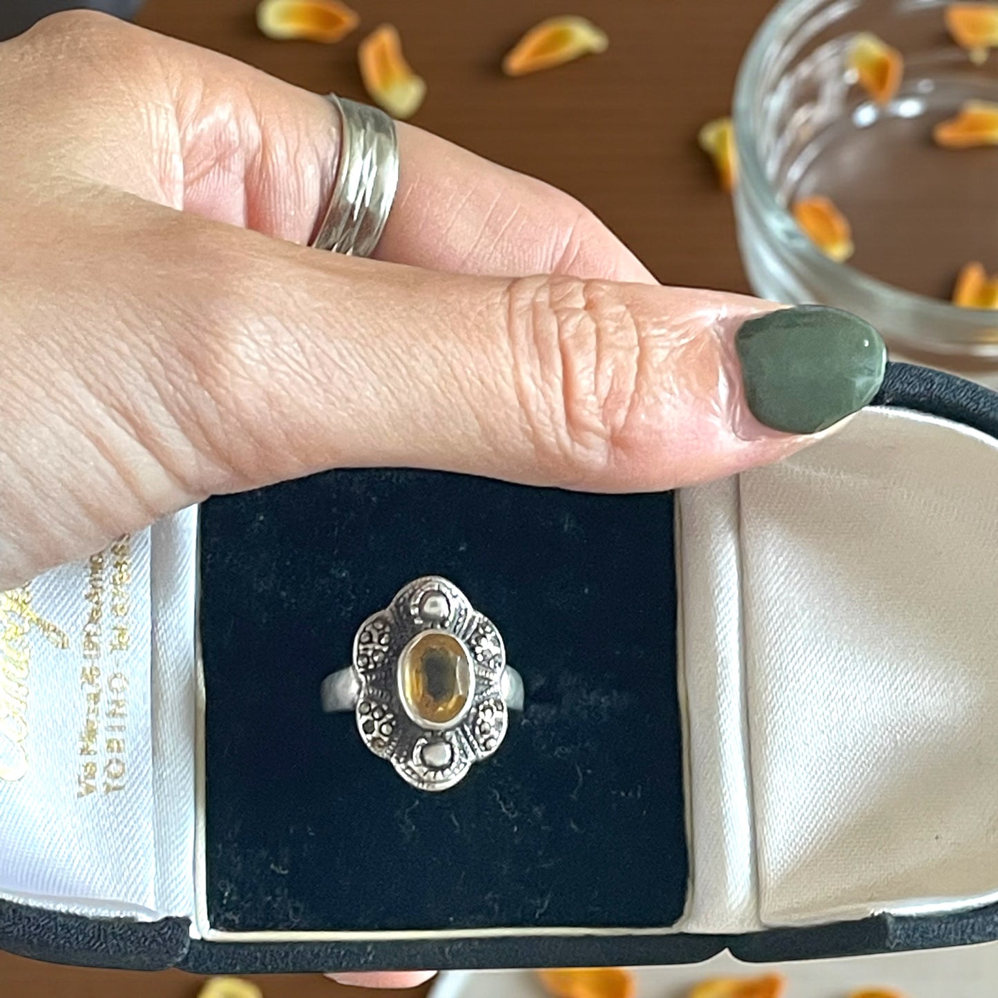 Anello argento, marcasiti e quarzo citrino centrale