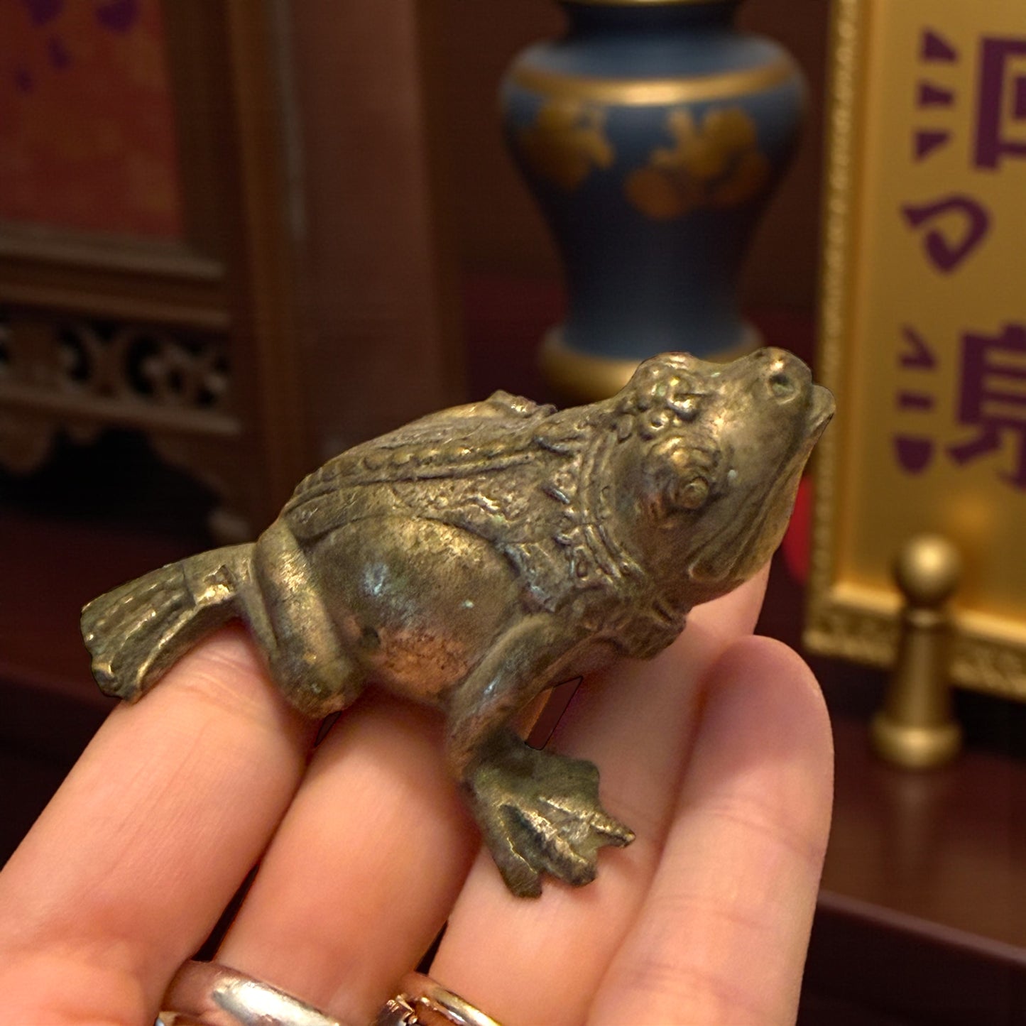 Scultura in lega piena a guisa di ranocchio, 85g, prov. oriente, vintage